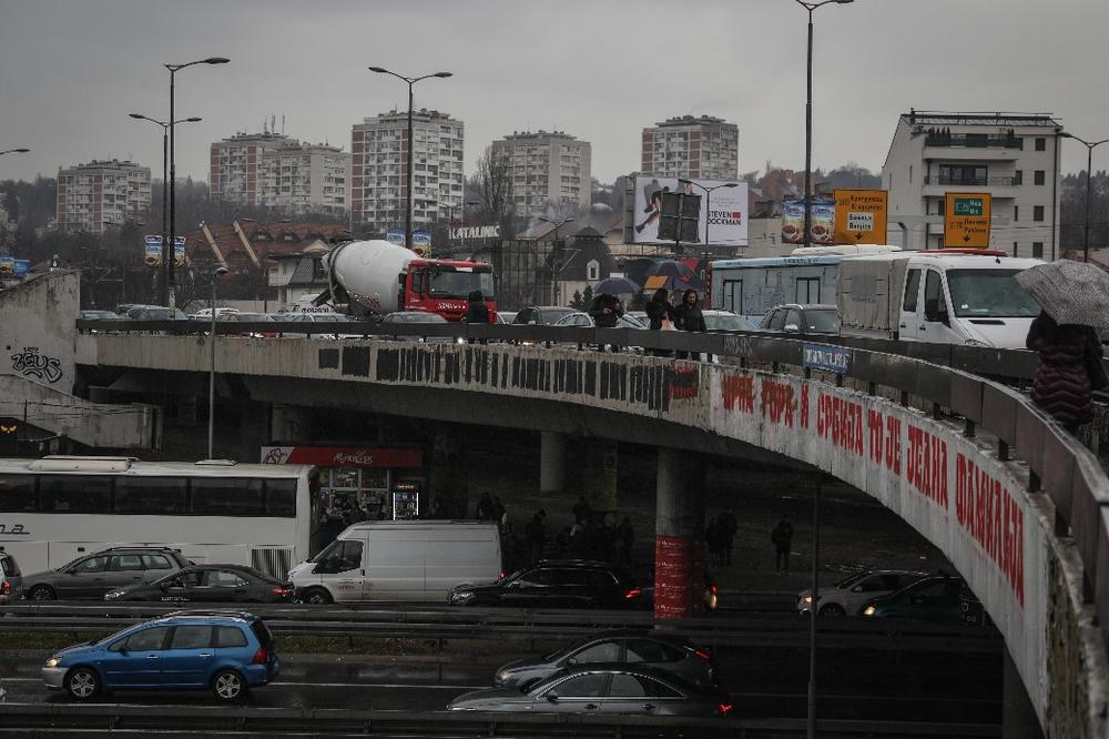 SAOBRAĆAJNI KOLAPS U BEOGRADU: Velike gužve na svim glavnim saobraćajnicama, pogledajte kolone vozila (FOTO)