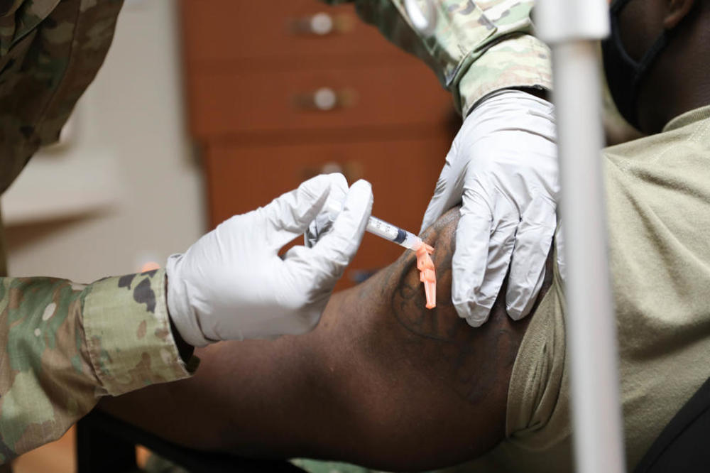BAJDEN AMINOVAO, A PENTAGON SVE PRIPREMIO: Svi američki vojnici biće vakcinisani
