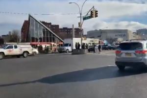 NJUJORČANE UPLAŠILO SUMNJIVO VOZILO: Tržni centar evakuisan u strahu od eksploziva, utvrđeno da se radi o LAŽNOJ UZBUNI