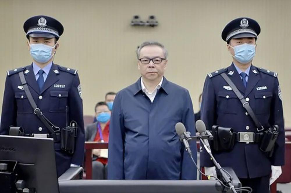 SMRTNA KAZNA ZBOG MITA: Na teret kineskom bankaru se stavlja i bigamija! Imao je preko 100 ljubavnica (VIDEO)