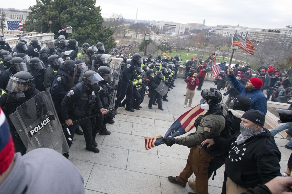 Nasilje... sukob Trampovih pristalica i policije ispred Kongresa