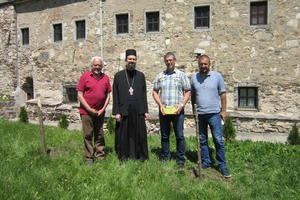 DOGAĐALA SU SE NEKA LEPA I SVETA ČUDA: Pesnik Ljubiša Bata Đidić iz Kruševca inicirao sadnju hilandarske loze u manastirima