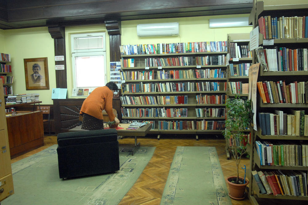 POPUSTI ZA DAME, ZA TRUDNICE UČLANJENJE BESPLATNO: Biblioteka grada Beograda ima lepe vesti povodom DANA ŽENA