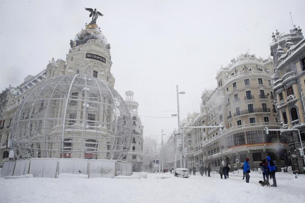 NEZAPAMĆENE KOLIČINE SNEGA SKUPO ĆE KOŠTATI MADRID: Šteta iznosi 1,4 milijarde evra, očekuje se da će suma još da raste