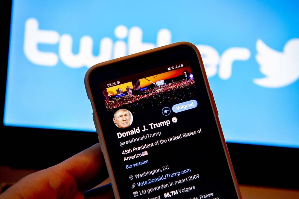 Vodio je politiku preko Tvitera... Donald Tramp je izbačen sa ove društvene mreže