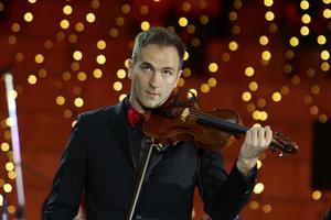 STEFAN MILENKOVIĆ NAPUSTIO SRBIJU: Violinista otputovao za Ameriku, a fotografija koju je objavio će vas oduševiti!
