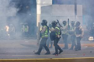HAOS U VENECUELI: Sukob policije i bandi u Karakasu, poginulo najmanje 23 ljudi