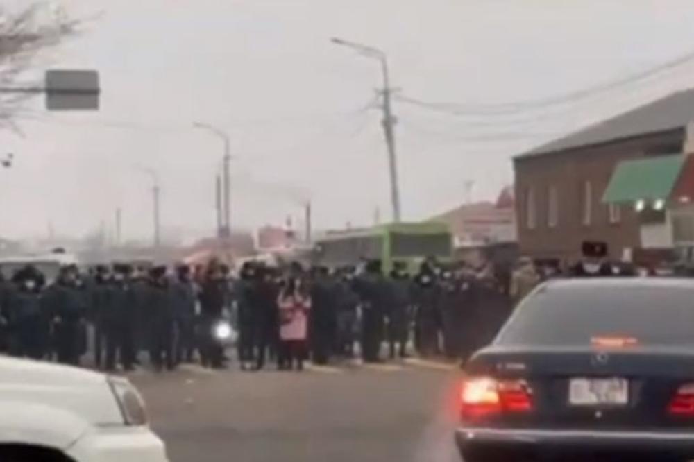 NAPETO U JERMENIJI: Opozicija pokušala da spreči Pašinjana da ode u Moskvu, policija uhapsila nekoliko ljudi (VIDEO)