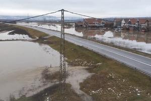 PADAVINE PRESTALE, SITUACIJA SE SMIRUJE: Povlači se voda u Vladičinom Hanu, prioritet sanacija mostova