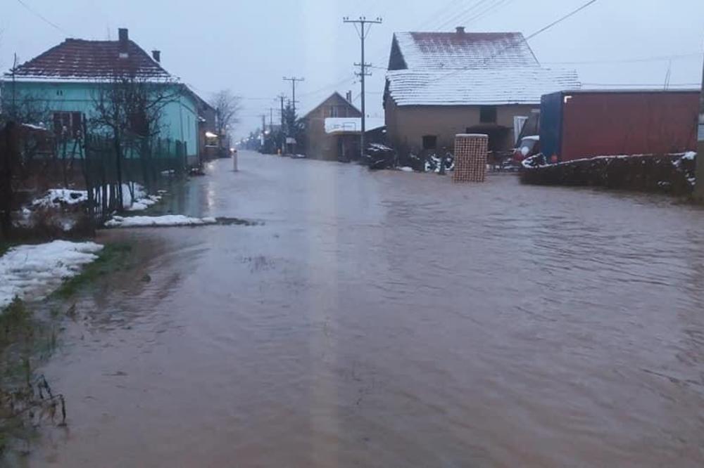 EVAKUACIJA NA JUGU SRBIJE: Zbog poplava vanredna situacija u nekoliko opština, sela odsečena od sveta