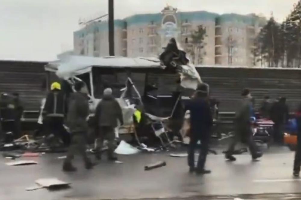 KAMION POKOSIO 4 RUSKA VOJNA AUTOBUSA: Velika nesreća u Moskvi, poginulo četvoro (VIDEO)