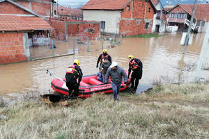 SPASILAČKE EKIPE I DALJE NA TERENU: 85 evakuisanih iz poplavljenih objekata, vanredna situacija u 12 samouprava