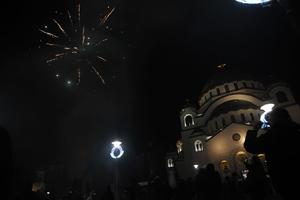 UZ POŠTOVANJE MERA: Stotine Beograđana dočekali Srpsku novu godinu ispred Hrama Svetog Save, evo kako je to izgledalo (KURIR TV)