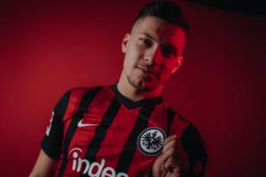 O SPOMENIKU STEFANU NEMANJI PRIČA SE I U BUNDESLIGI: Luka Jović širi lepote novog Savskog trga!