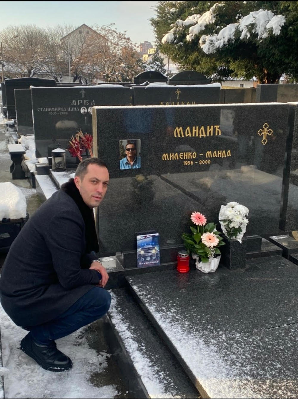 Aleksandar na grobu svog oca 