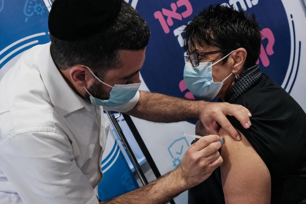 "VEROVATNO NIKADA NEĆEMO DOSTIĆI KOLEKTIVNI IMUNITET": Izraelski stručnjaci o vakcinaciji i epidemiji korone