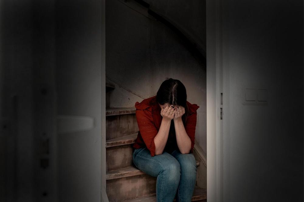 UHAPŠEN MAKRO IZ SREMSKIH KARLOVACA: 2 devojke primoravao na prostituciju, u stanu mu pronađen i heroin!