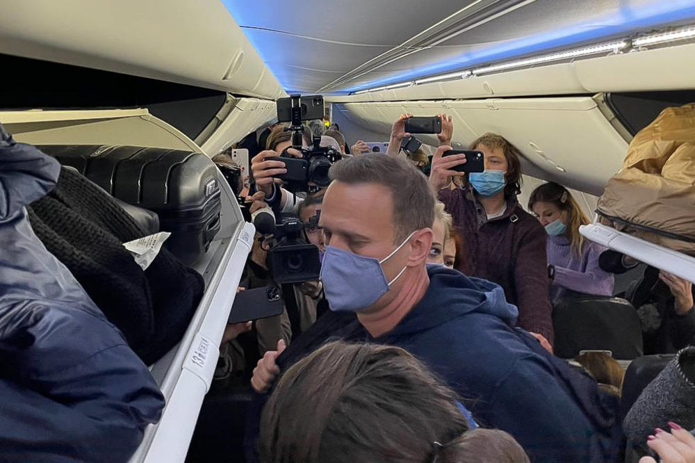 NAVALJNI PRE PRIVOĐENJA PORUČIO DA SE NE BOJI HAPŠENJA: Kritikovao je vlasti zbog preusmeravanja aviona, izvinio se putnicima