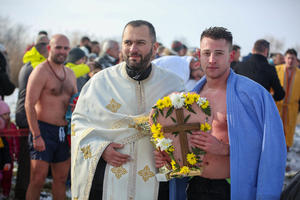 BOGOJAVLJENJE NA SEVERU BANATA: Do Časnog krsta u Kikindi prvi doplivao bob reprezentativac, u Novim Kozarcima 13 učesnika