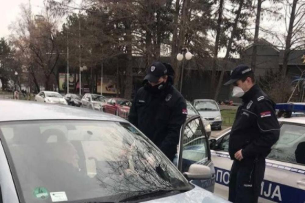 ODUZET PIŠTOLJ SA PET METAKA OD MUŠKARCA U STAROJ PAZOVI: Policija ga pronašla prilikom pregleda auta koji je osumnjičeni vozio