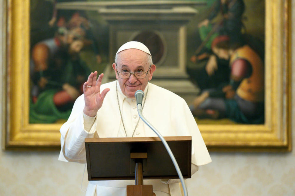 VATIKAN SAOPŠTIO: Operacija završena, papa Franja se oseća dobro