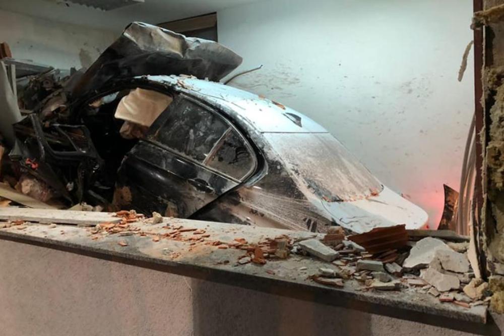 STRAVIČNA NESREĆA U HRVATSKOJ: BMW-om se zaleteo u naplatne kućice, izgubio kontrolu nad vozilom! Poginuo radnik HAC-a (FOTO)