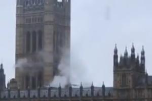 UZBUNA U LONDONU: Dim kulja iz zgrade Parlamenta, oglasile se i sirene! (VIDEO)
