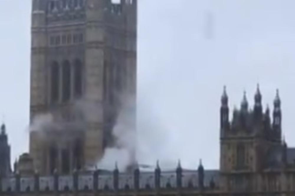 UZBUNA U LONDONU: Dim kulja iz zgrade Parlamenta, oglasile se i sirene! (VIDEO)