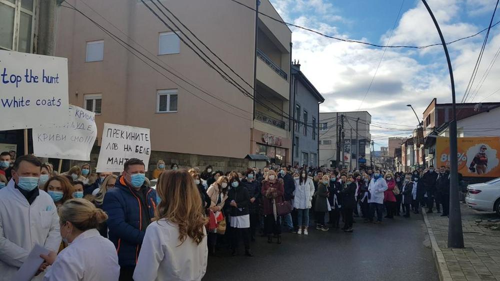 zdrasvtveni radnici, Priština, protest