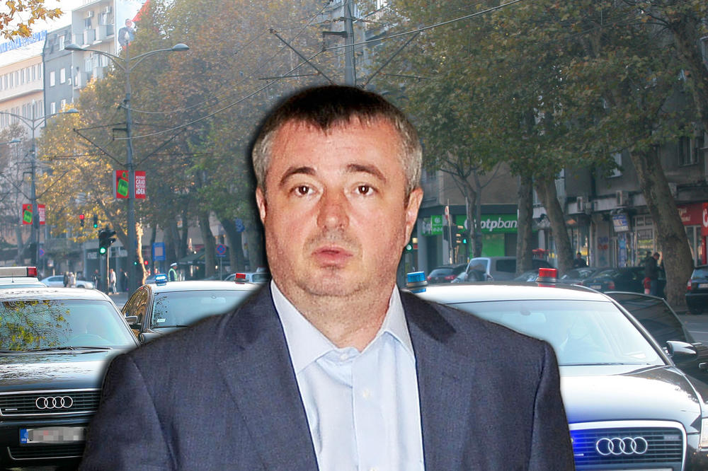 BAJATOVIĆ GAZI ZAKON: Policija ga uhvatila u vozilu s blinkerima, koje nema pravo da koristi!