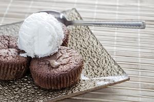 SLATKA POSLASTICA: Čokoladni SUFLE koje se brzo i lako SPREMA! (RECEPT)