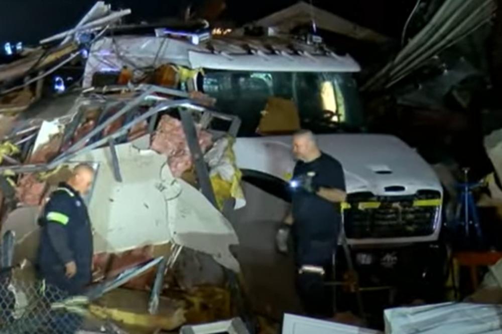 TORNADO UBIO MLADIĆA U ALABAMI: Sakrili se u podrum, ali se kuća potpuno urušila (VIDEO)