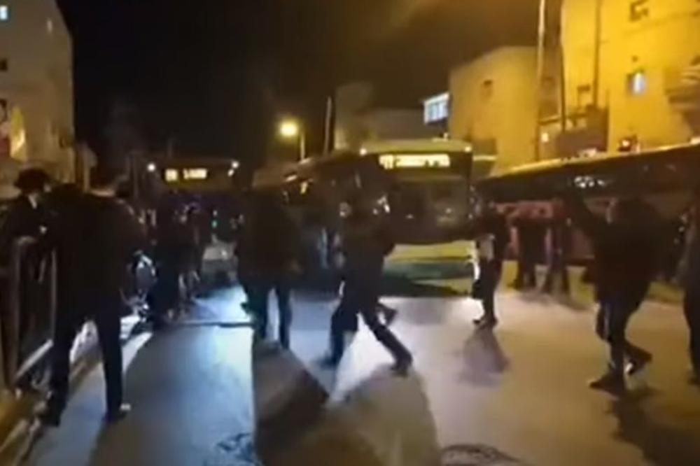 HAOS U JERUSALIMU ZBOG KORONA MERA: Građani besni, izašli na ulice! Sukobili se za policijom, letelo kamenje, ima uhapšenih VIDEO