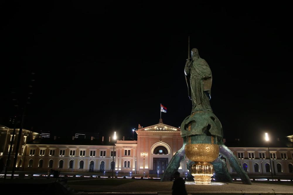 ZAMENIK GRADONAČELNIKA GORAN VESIĆ: Obnovljen krst na mozaiku na spomeniku Stefanu Nemanji!