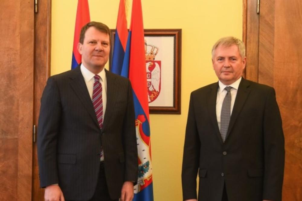 Predsednik Pokrajinske vlade Igor Mirović i ambasador Slovačke Fedor Rosoha o ekonomskim temama
