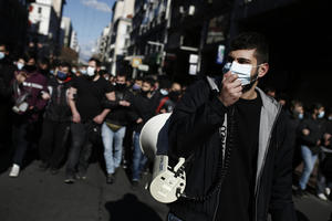 USTALI GRČKI STUDENTI, HILJADE NA ULICAMA: Neće policiju na univerzitetima! (VIDEO)