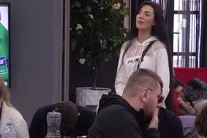 OBRUŠILI SE NA TARU ZBOG ŠA! Simova ukanalila repera, cimeri skočili na nju: Kao da si bila sa njim 5 minuta, a ne 5 meseci! VIDEO