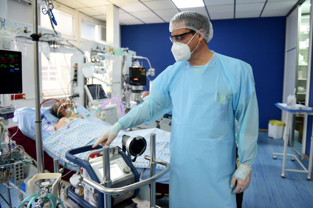 KOVID STANJE U KCV I SREMSKOJ KAMENICI: Hospitalizovano 277 pacijenata, na respiratorima 17 obolelih