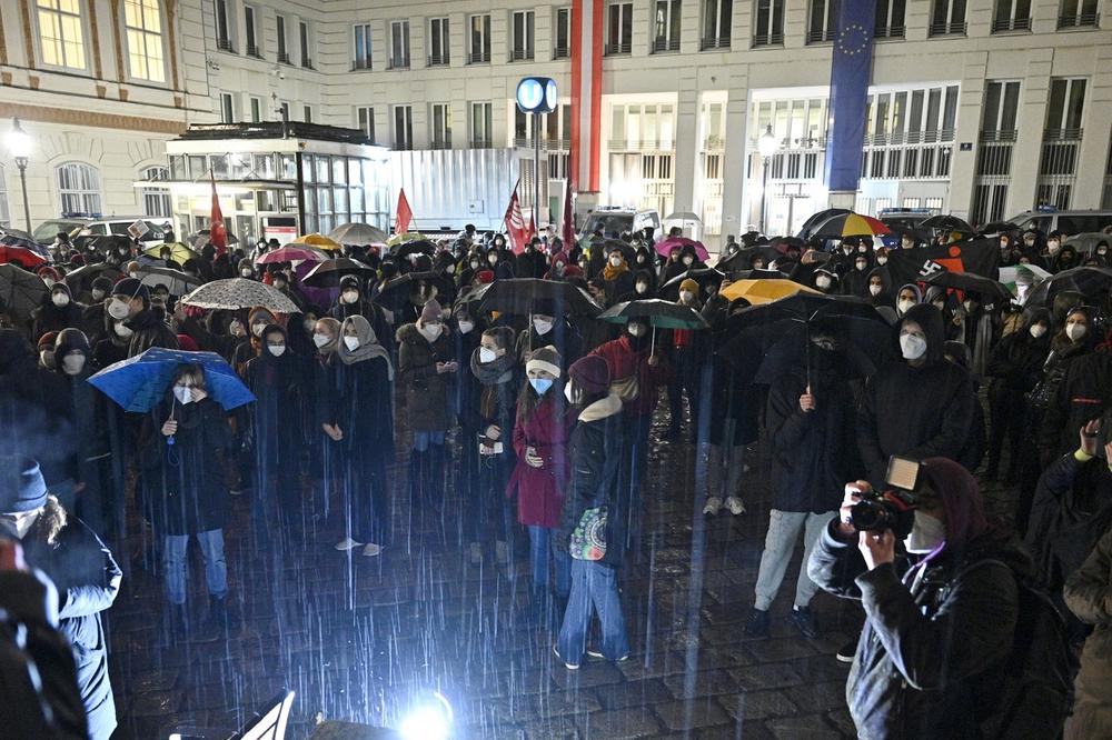 PROTESTI U BEČU 850 prijava i 10 hapšenja demonstranata! Ministar policije: Bio je čak i pokušaj da se upadne u prilaz parlamenta