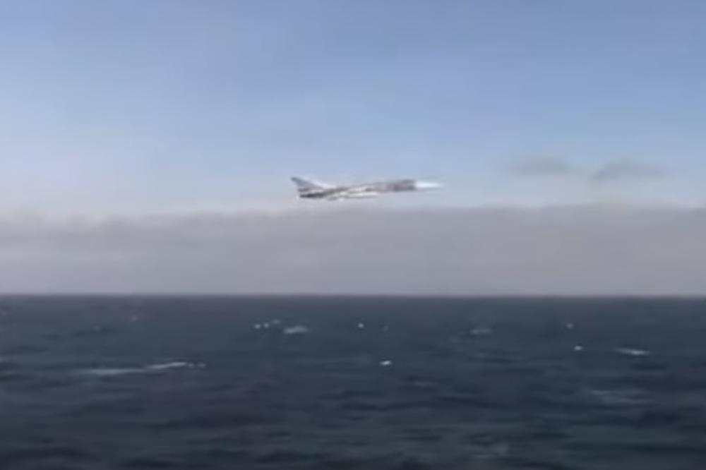 RUSI POSLALI JASNU PORUKU AMERIMA: Pogledajte prelet bombardera Su-25 pored američkog razarača Donald Kuk u Crnom moru! (VIDEO)