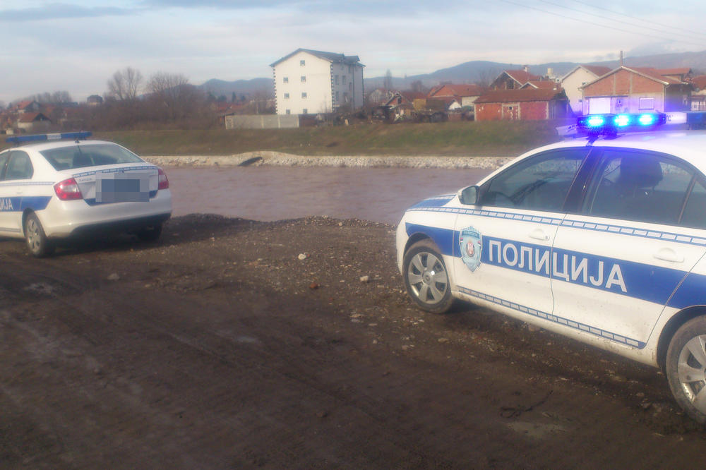 DRAMA U NIŠU! UPOMOĆ, NE ZNAM DA PLIVAM: Vozač BMW sleteo u Nišavu, u toku je dramatično spasavanje