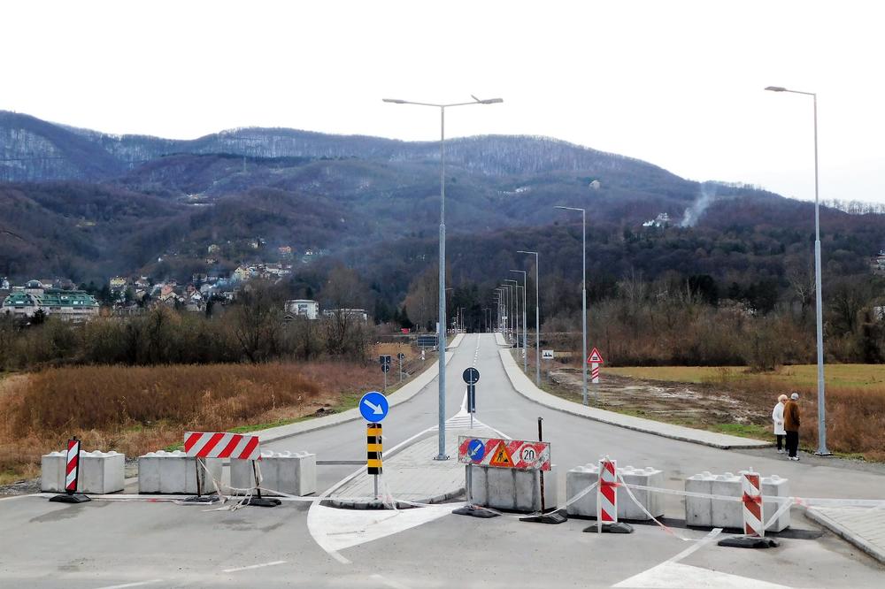 ČEKAJU DOZVOLU VEĆ TREĆU GODINU: Ulica u Banji Koviljači završena u novembru 2018. još bez saobraćaja