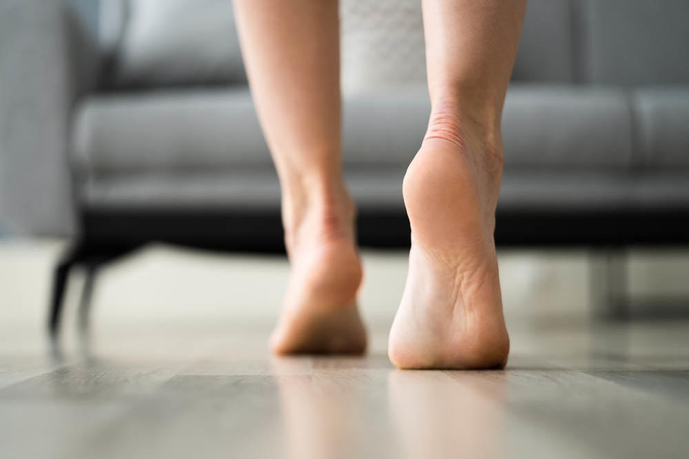 OLAKŠAJTE HODANJE: Ovo je najefikasniji način da eliminišete bolove u stopalima!