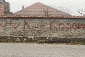 STRAŠNO, INCIDENT U GORADŽEVCU! Grafit UČK osvanuo na zidu, GRAĐANI UZNEMIRENI! (FOTO)