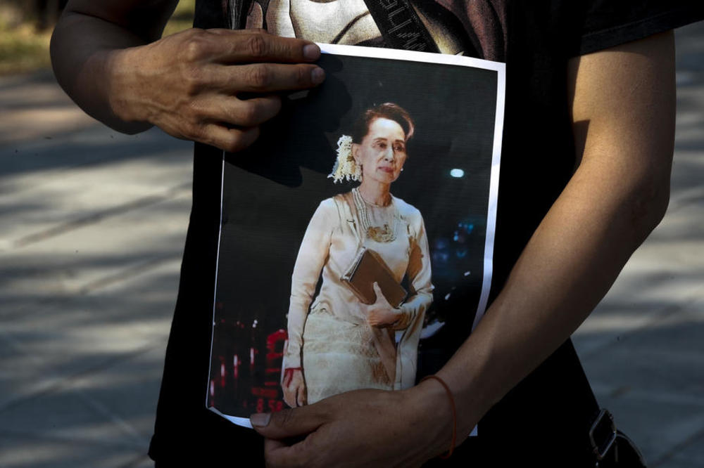 ČETIRI GODINE ZATVORA ZA POSRNULU IKONU: Sud u Mjanmaru osudio Aung San Su Ći zbog kršenja kovid mera, preti joj doživotna robija