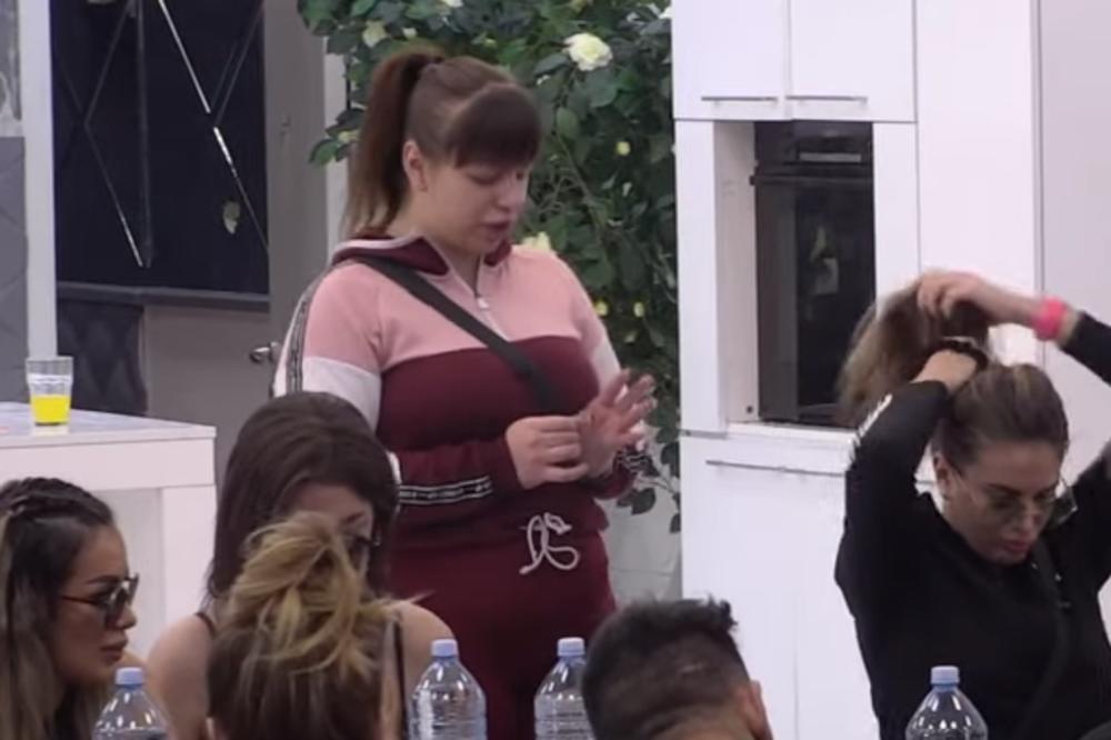 MAMA JE TUKLA TATU! Miljana Kulić ŠOKIRALA detaljima iz porodičnog života, pa otkrila čega se STIDE njene sestre (VIDEO)