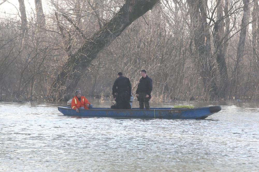 TRAGEDIJA NA TAMIŠU: Utopio se mladić iz Leskovca, skočio iz čamca i nestao pod vodom