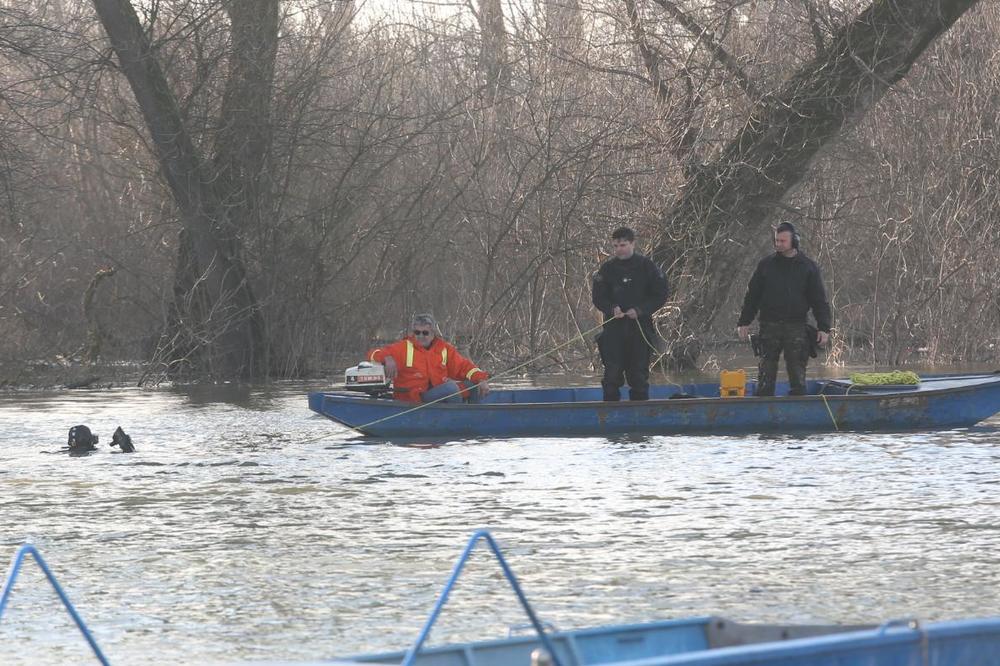 KRAJ POTRAGE NA TAMIŠU: Izvučeno telo mladića (27) koji se utopio pre dva dana, skočio iz čamca i nestao pod vodom