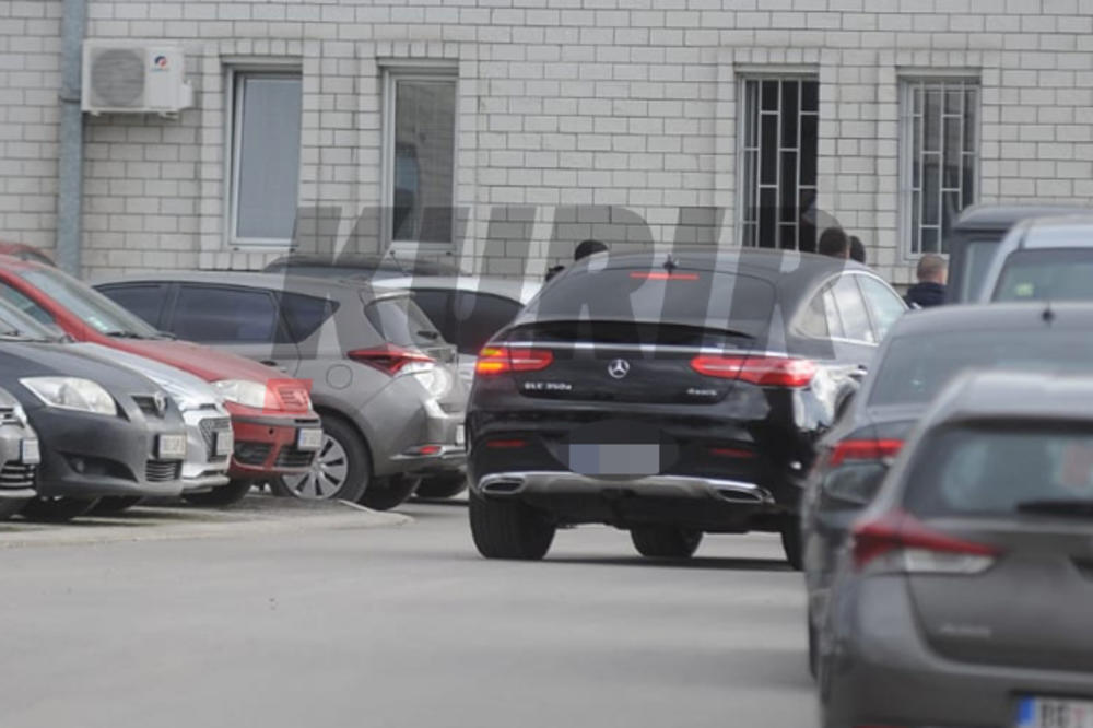 RASTIN DŽIP NA MAKIŠU: Zbog čega se reperov automobil našao ispred prostorija UKP-SBPOK u trenutku hapšenja Velje Nevolje (FOTO)