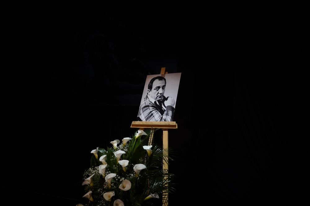 ON JE MEĐU NAMA, BEKI NIGDE NIJE OTIŠAO: Govor Ive Štrljić na komemoraciji Ivana Bekjareva RASPLAKAO mnoge